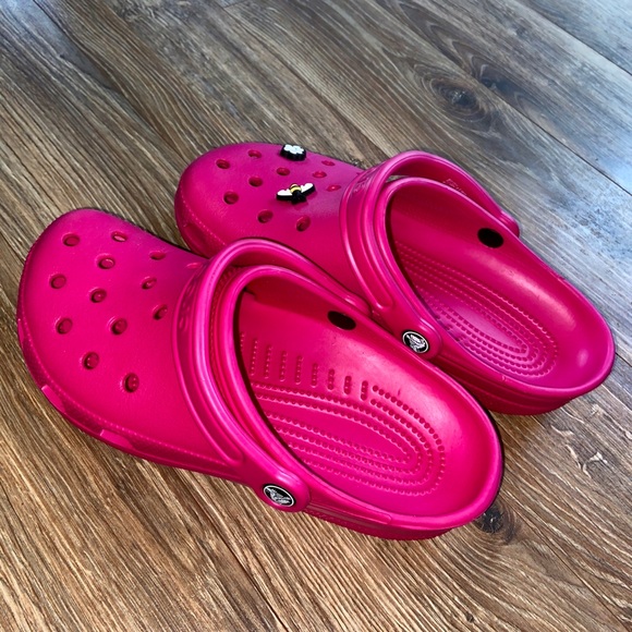 crocs electric pink